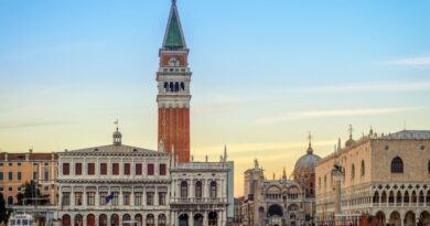 Venezia: cadono pezzi di cemento dal campanile di San Marco