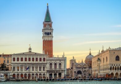 Venezia: cadono pezzi di cemento dal campanile di San Marco