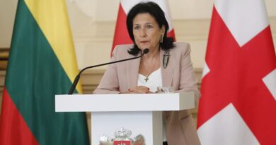 Salomè Zourabichvili pone in Georgia il veto alla ‘legge russa’